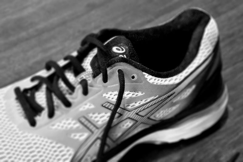 Running shoe extra hole - VOF Studio