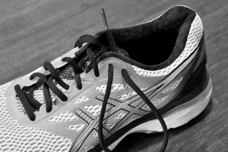 running shoe extra hole step 2 - VOF Studio