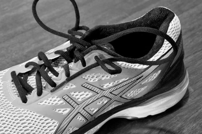 running shoe extra hole step 3 - VOF Studio